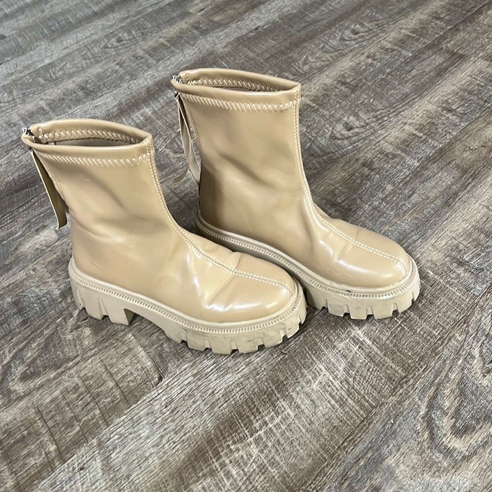 Lug Tan Boot Size 7.5